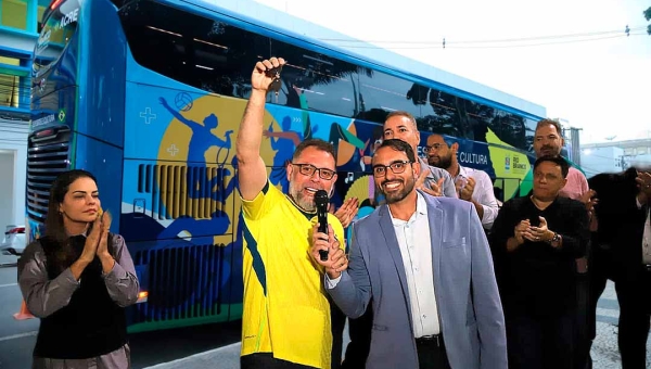 Prefeitura de Rio Branco apresenta campanha “Rio Branco Torce Junto” e entrega ônibus de dois andares para fortalecer ações do esporte e da cultura