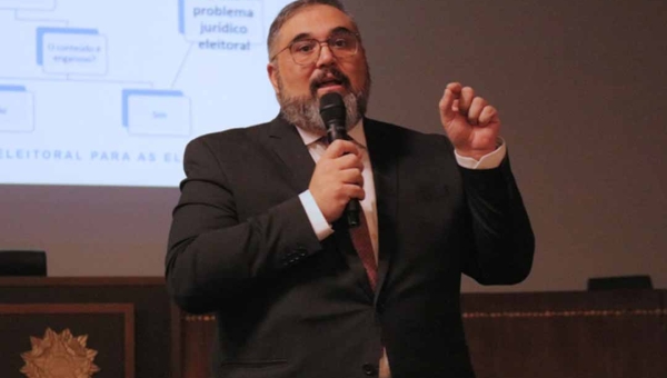 Diogo Rais debate desinformação como um dos maiores desafios das Eleições 2026 no TRE-AC