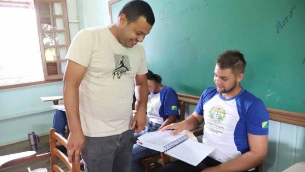Governo convoca candidatos de processos seletivos da Educação para entrega de documentos e assinatura de contratos