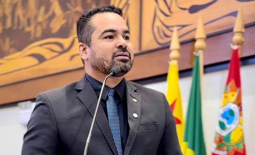 Arlenison Cunha propõe que Faculdade Estadual do Acre seja batizada com nome Enéas Carneiro