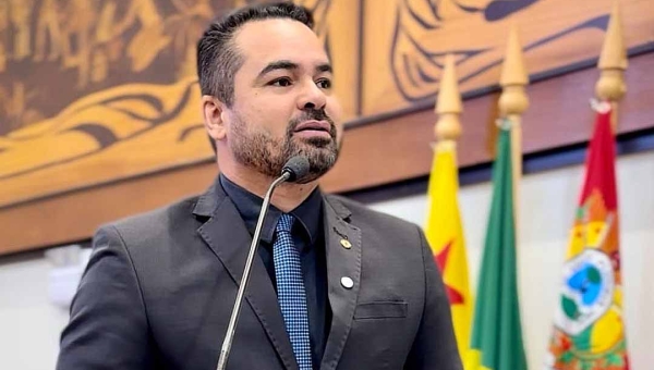 Arlenison Cunha propõe que Faculdade Estadual do Acre seja batizada com nome Enéas Carneiro