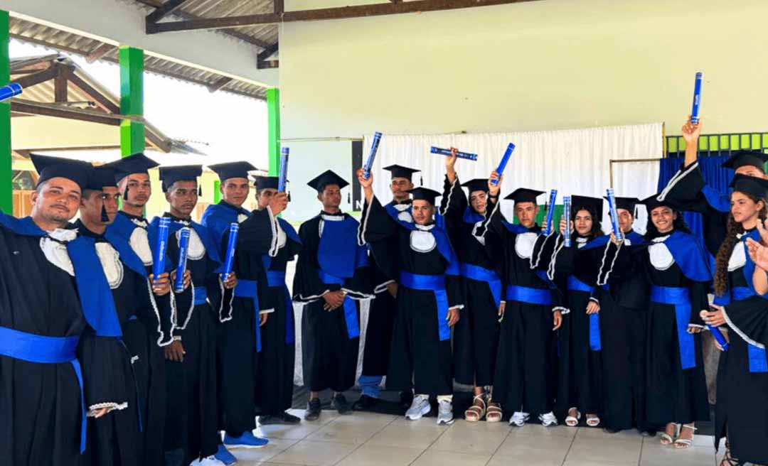 Governo do Acre entrega 94 diplomas e certificados para estudantes do Ieptec, em Rodrigues Alves