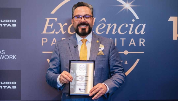 Senador Alan Rick recebe Prêmio Excelência Parlamentar pela quinta vez consecutiva e está entre os 12 melhores senadores do Brasil