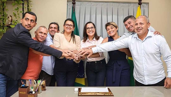 Sem o prefeito Railson, Mailza se reúne com sete vereadores de Feijó e fala em parceria e diálogo