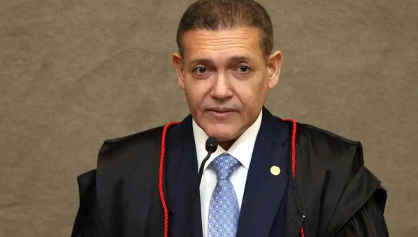 Ministro Nunes Marques, do STF, pede parecer da PGR sobre revisão da condenação de Bolsonaro