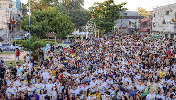 Marcha para Jesus reúne cerca de 6 mil fiéis em Rio Branco e encerra programação com show de Thalles Roberto
