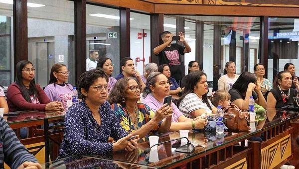 Socorro Neri garante emenda para atendimento a pacientes com lúpus e para construção de Centro de Referência em Doenças Autoimunes