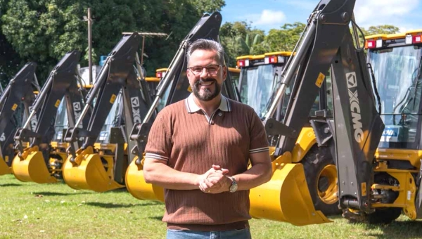 Alan Rick anuncia maior entrega de máquinas, veículos e equipamentos da história do Acre