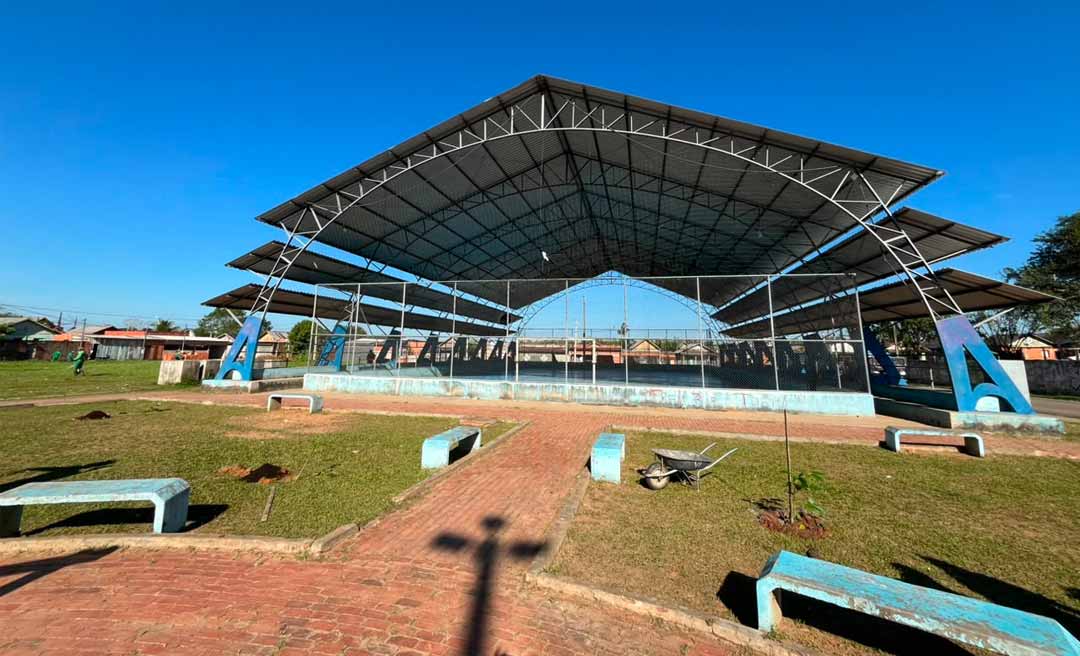 Prefeitura de Rio Branco leva mais arborização e qualidade de vida à Praça do Aroeira com plantio de 150 mudas