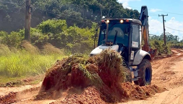 Governo do Acre inicia recuperação do Ramal do Icuriã durante a Operação Verão em Assis Brasil
