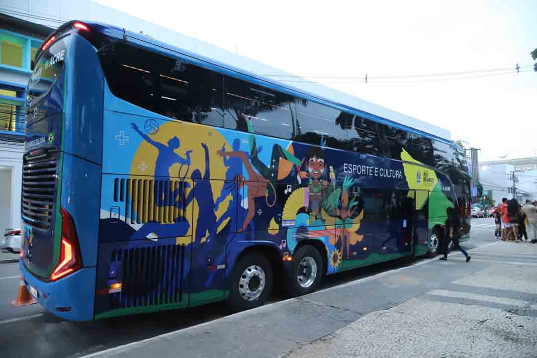 ENTREGA_ÔNIBUS_E_LANÇAMENTO_RIO_BRANCO_TORCE_JUNTO_2.jpeg