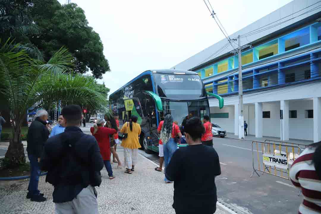 ENTREGA_ÔNIBUS_E_LANÇAMENTO_RIO_BRANCO_TORCE_JUNTO_5.jpeg